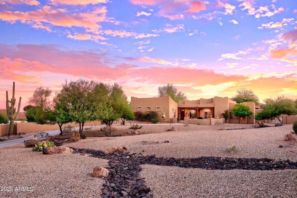 view of yard at dusk