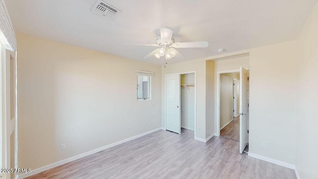 unfurnished bedroom with light wood-type flooring, a closet, and ceiling fan