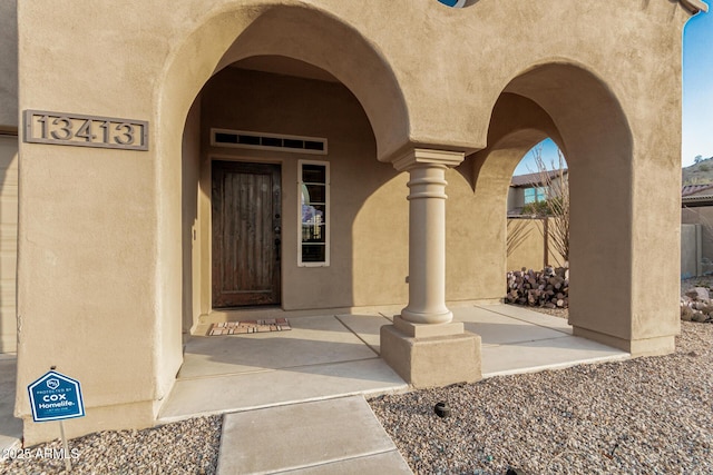 entrance to property with stucco siding