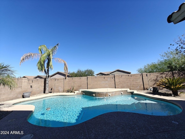 view of swimming pool