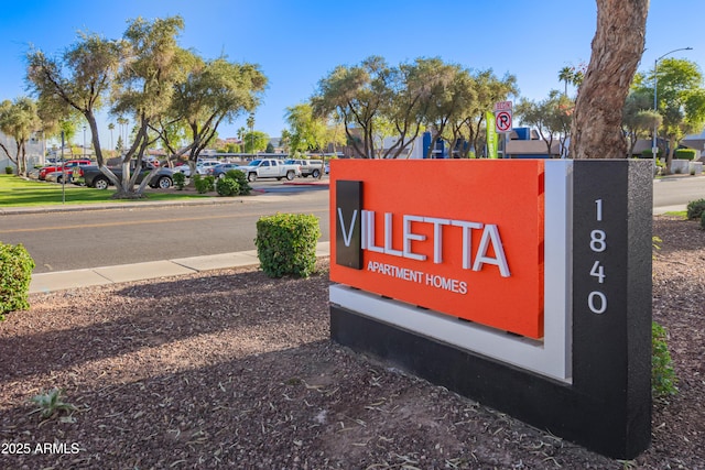 view of community / neighborhood sign