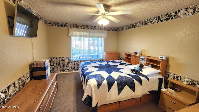 bedroom featuring ceiling fan, carpet floors, and a textured ceiling