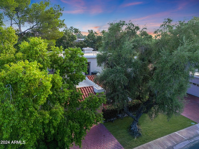 view of aerial view at dusk