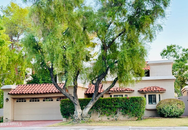 view of front facade featuring a garage