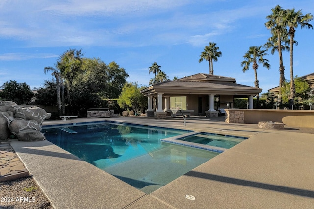 view of pool with an in ground hot tub and a patio