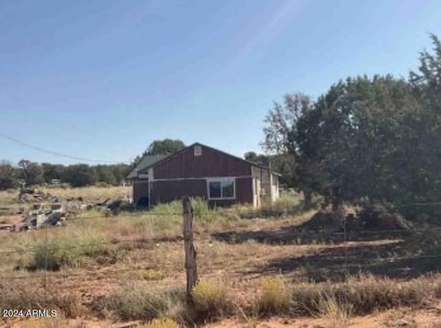 view of yard with a rural view