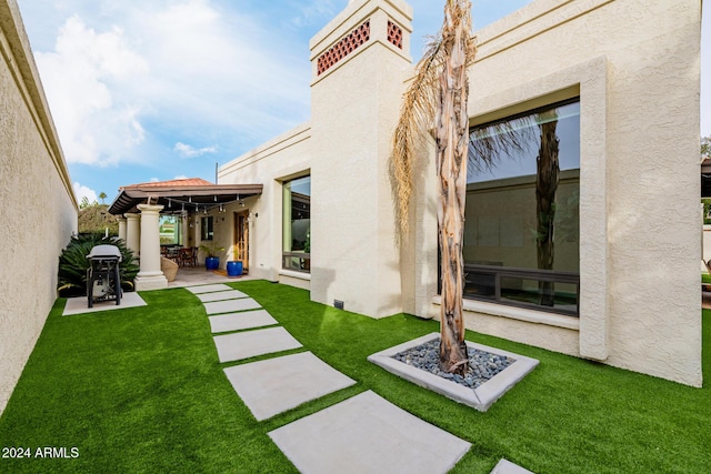 view of yard with a patio area