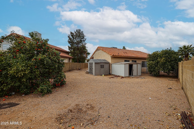 view of yard with a storage shed