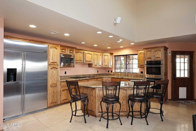 11215 N Garland Cir, Fountain Hills, AZ 85268 - kitchen with recessed lighting, built in appliances, and a breakfast bar area