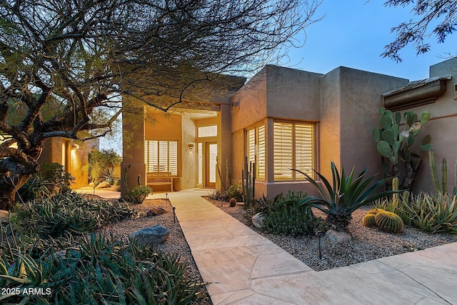 view of exterior entry with stucco siding