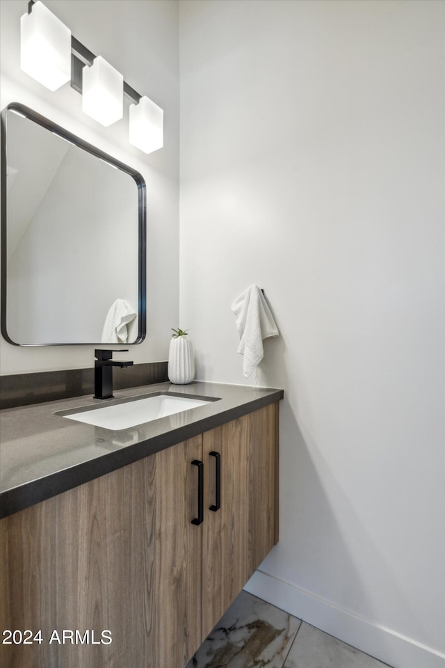 bathroom featuring a tile shower