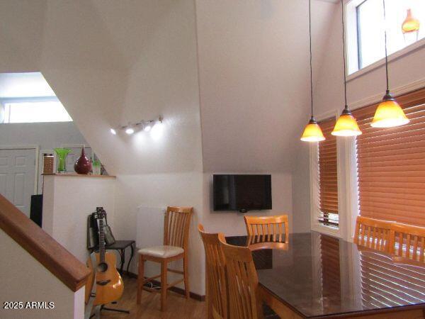 474 N Meadow Way, Payson, AZ 85541 - dining space featuring wood finished floors and lofted ceiling
