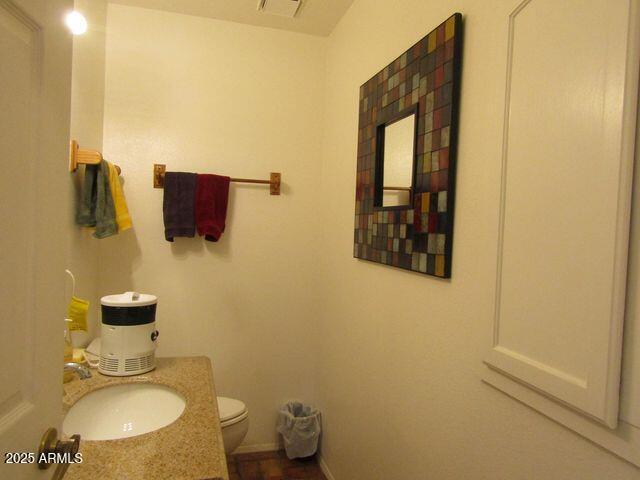474 N Meadow Way, Payson, AZ 85541 - half bathroom featuring toilet and vanity