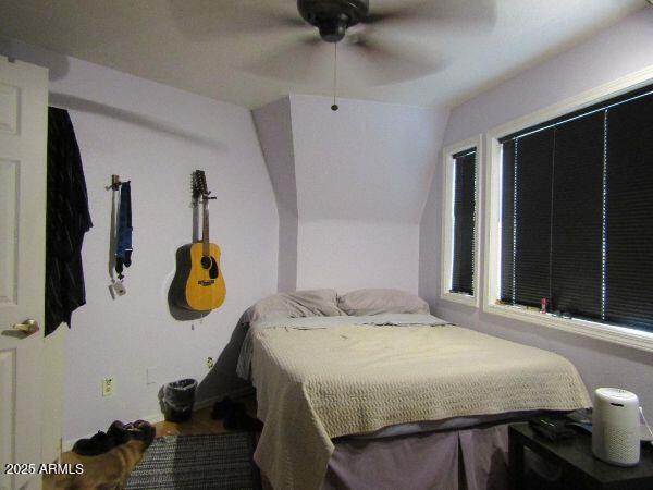 474 N Meadow Way, Payson, AZ 85541 - bedroom with lofted ceiling and ceiling fan