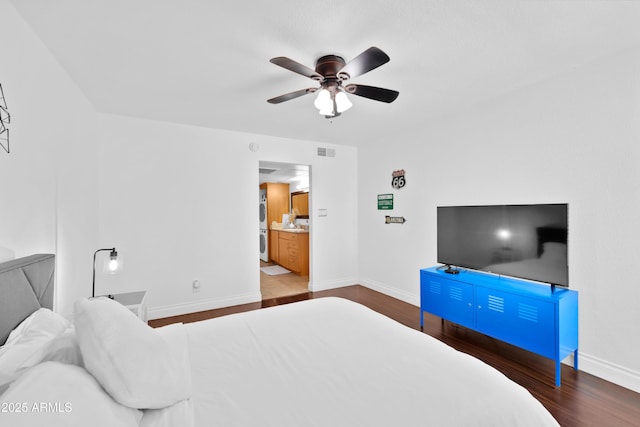 7350 N Via Paseo Del Sur Unit O202, Scottsdale, AZ 85258 - bedroom with visible vents, wood finished floors, baseboards, ensuite bathroom, and ceiling fan