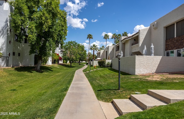 7350 N Via Paseo Del Sur Unit O202, Scottsdale, AZ 85258 - surrounding community featuring a yard, fence, and a residential view