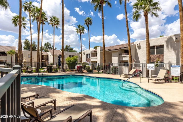 7350 N Via Paseo Del Sur Unit O202, Scottsdale, AZ 85258 - pool with a patio area, fence, and a residential view