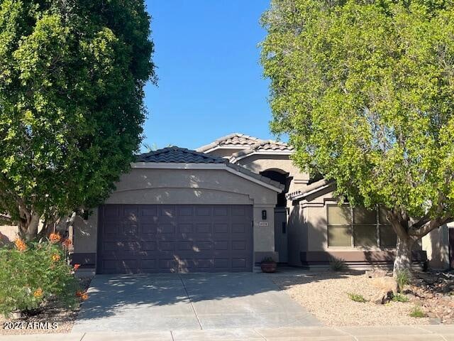 view of front of property featuring a garage