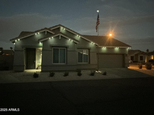 view of front facade featuring driveway