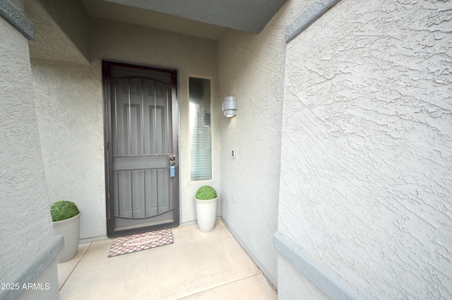 property entrance featuring stucco siding