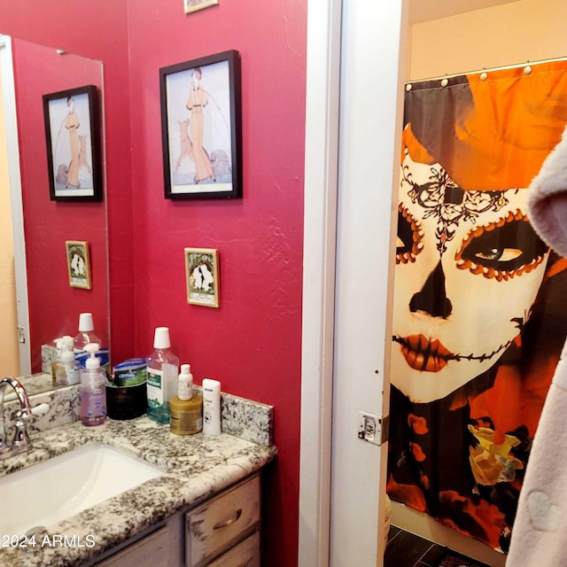 full bath featuring curtained shower and vanity