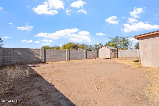 view of yard with a storage shed