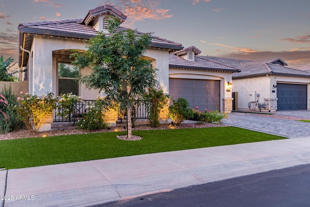 2316 E Canary Dr, Gilbert, AZ 85297 - view of front facade featuring stucco siding, driveway, and a tiled roof