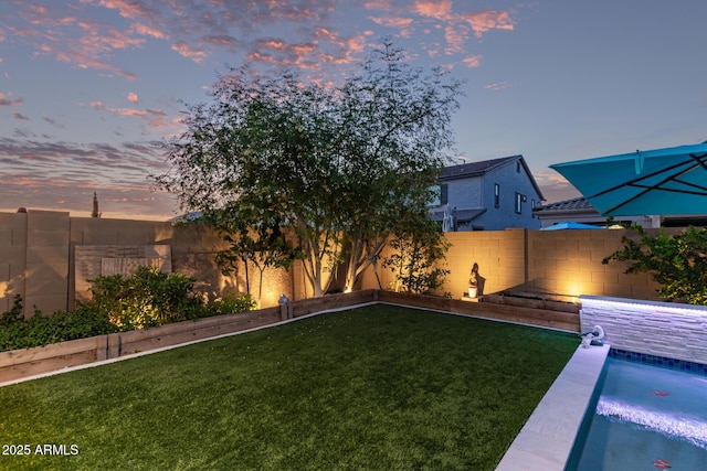 2316 E Canary Dr, Gilbert, AZ 85297 - view of yard at dusk