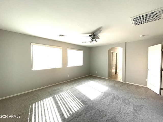 unfurnished room featuring light carpet and ceiling fan