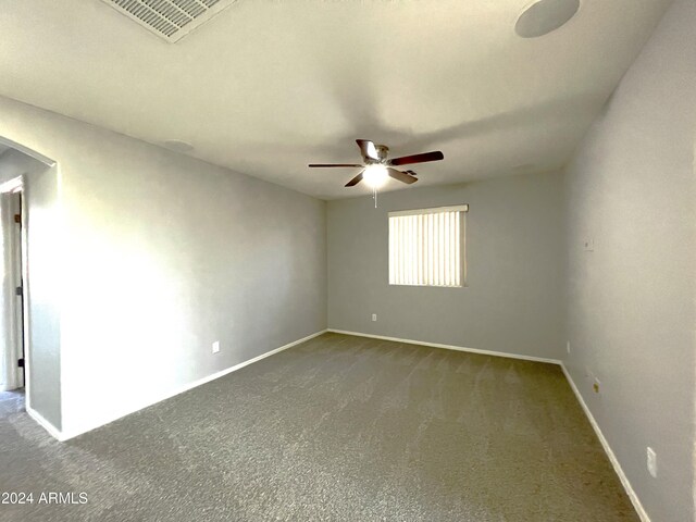 unfurnished room with carpet and ceiling fan