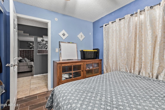 6408 W College Dr, Phoenix, AZ 85033 - bedroom with a textured ceiling