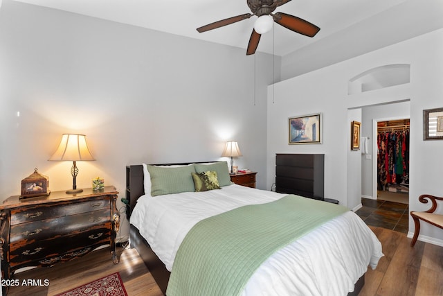 7887 N 16th St Unit 226, Phoenix, AZ 85020 - bedroom featuring a spacious closet, wood finished floors, a closet, ceiling fan, and baseboards