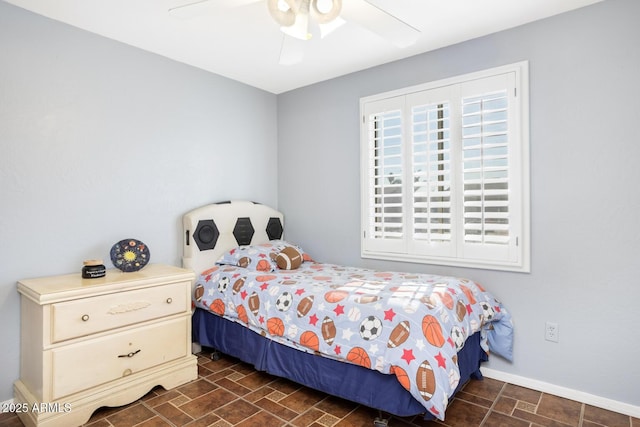 bedroom with ceiling fan