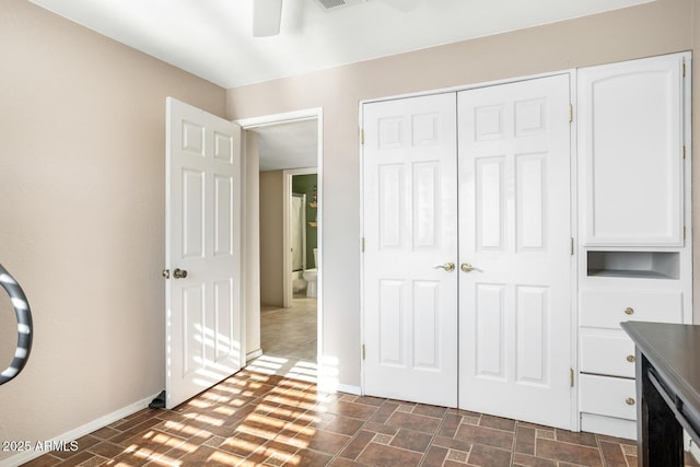 unfurnished bedroom featuring ceiling fan