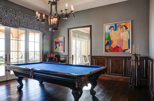 rec room featuring an inviting chandelier, billiards, and hardwood / wood-style flooring