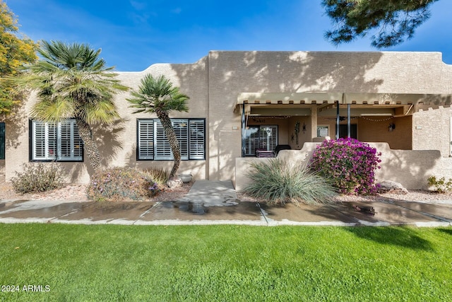 view of front of house with a front lawn