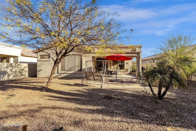 view of yard featuring a patio