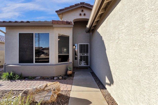 entrance to property with a patio