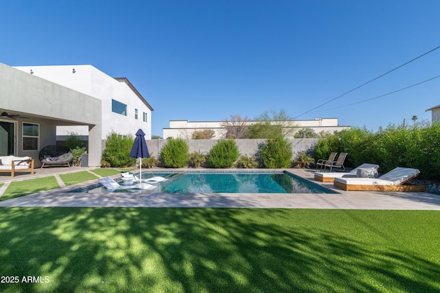 view of pool with a patio, a yard, and a jacuzzi