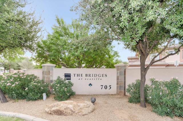 view of community / neighborhood sign