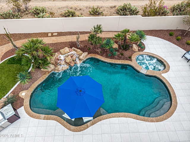 view of swimming pool