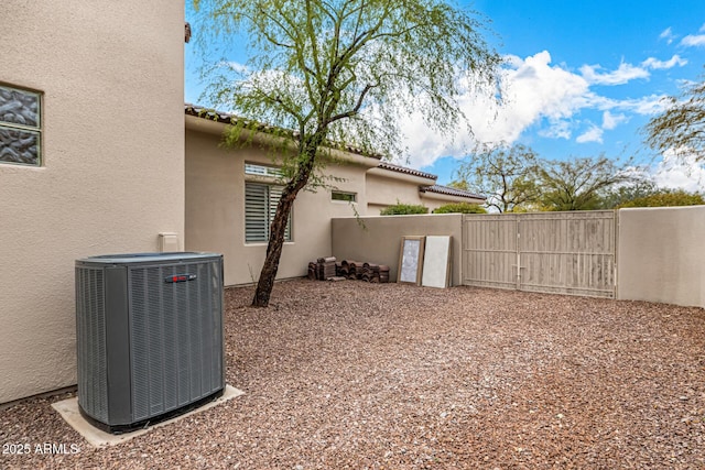 view of yard featuring cooling unit