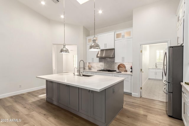 18614 E Oriole Way, Queen Creek, AZ 85142 - kitchen with a sink, stainless steel appliances, under cabinet range hood, baseboards, and high vaulted ceiling