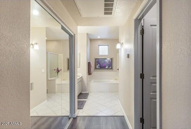 15221 N Clubgate Dr Unit 2096, Scottsdale, AZ 85254 - hall featuring a textured wall and tile patterned flooring