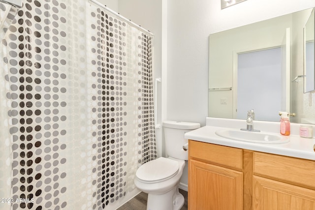 bathroom with a shower with curtain, vanity, and toilet