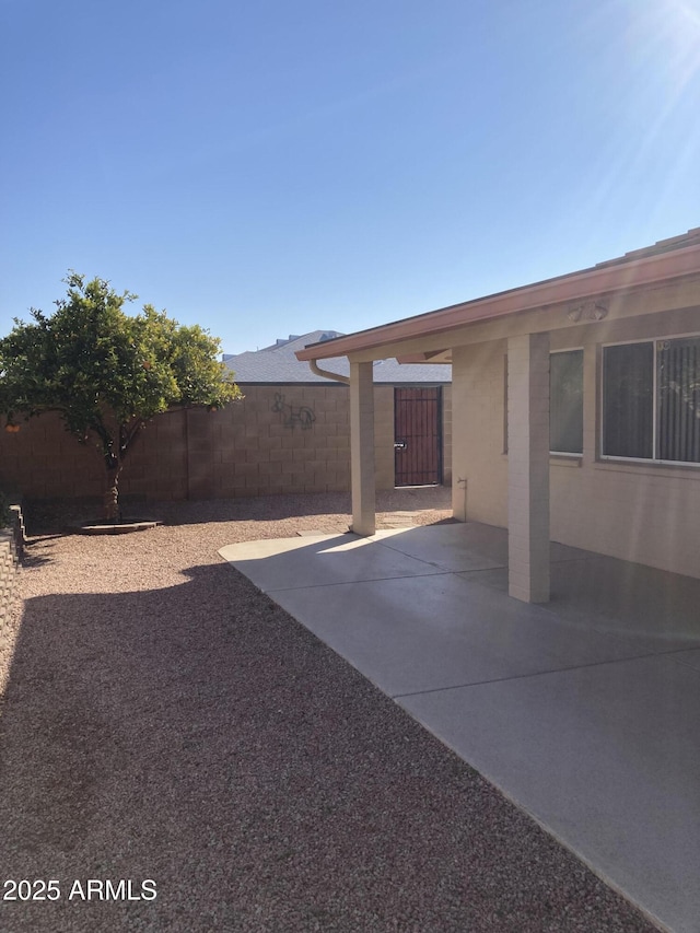 view of yard with a patio