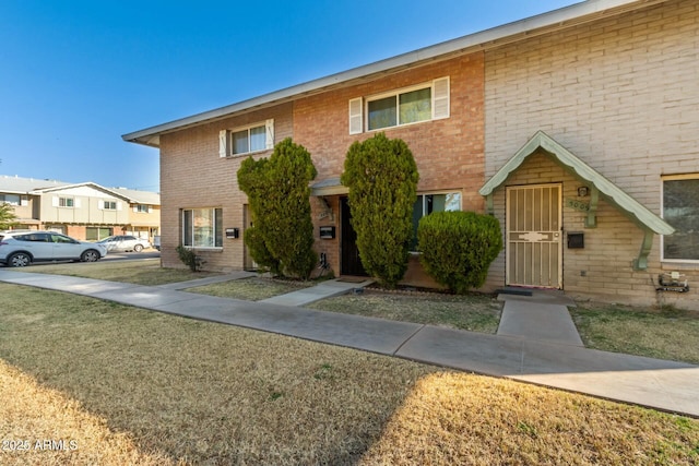 view of front facade with a front lawn