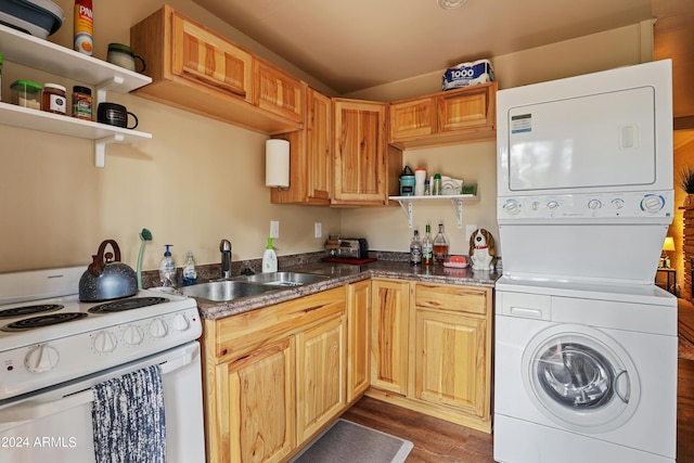 kitchen featuring white electric stove, open shelves, dark countertops, stacked washer / dryer, and a sink