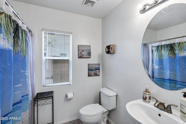 28014 N Jade St, San Tan Valley, AZ 85143 - bathroom featuring visible vents, a shower with shower curtain, baseboards, toilet, and a sink