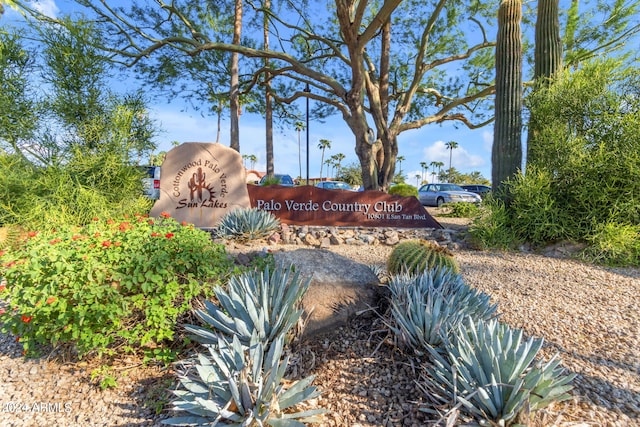 view of community / neighborhood sign